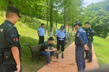 Nhận tin nhắn "đặt trà sữa lần cuối", chủ quán cứu sống một mạng người