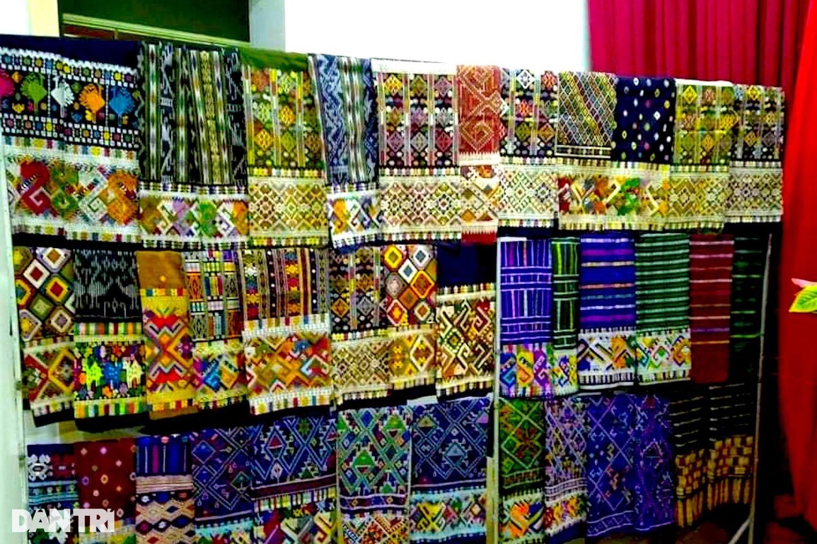 Khởi sắc ở làng nghề dệt ra những sản phẩm đẹp như tranh vẽ - 3 Khởi sắc ở làng nghề dệt ra những sản phẩm đẹp như tranh vẽ - 3