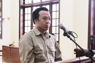 Nghi ngờ vợ có quan hệ bất chính, chồng tẩm xăng thiêu vợ