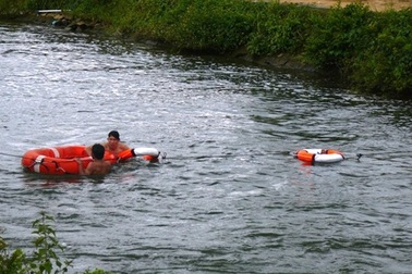 Nữ sinh chết dưới kênh sau 1 ngày mất tích