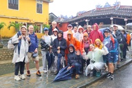 Du khách đổ về phố cổ Hội An sau mưa lụt