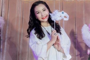 Khánh Huyền tuổi 54: Sống thảnh thơi, hé lộ về ông xã kín tiếng