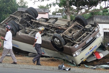 Lâm Đồng: Hai xe khách đối đầu, 18 người bị thương