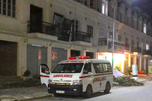 Rơi từ khu nhà liền kề, nam công nhân tử vong