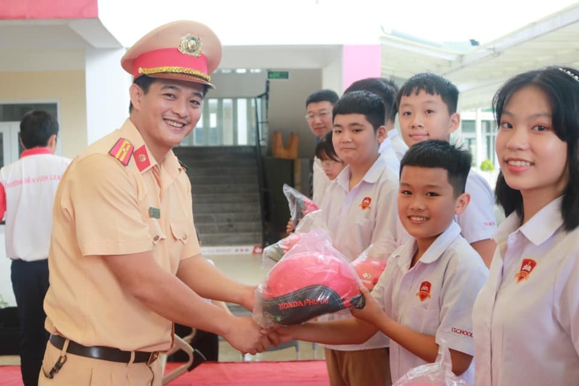 Cảnh sát giao thông lý giải việc xử phạt xe không chính chủ - 1 Cảnh sát giao thông lý giải việc xử phạt xe không chính chủ - 1
