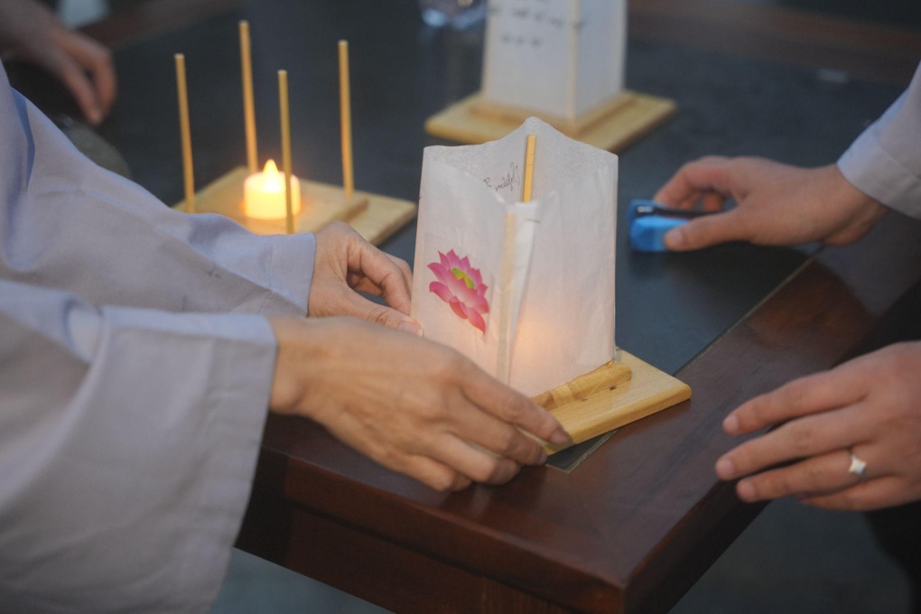 Lên núi Bà Đen dâng hoa đăng dịp Lễ vía Quán Thế Âm xuất gia - 3 Lên núi Bà Đen dâng hoa đăng dịp Lễ vía Quán Thế Âm xuất gia - 3