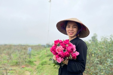 Từ cánh hoa hồng, cô gái Quảng Trị khởi nghiệp thành công nơi "đất khách"