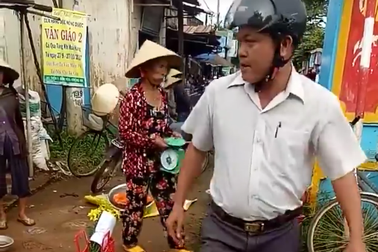 Đề nghị khiển trách trưởng công an xã sút đồ của dân