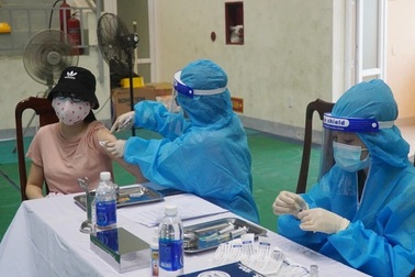 Nguyên nhân nữ giáo viên Quảng Bình tiêm cùng lúc 2 mũi vắc xin Covid-19