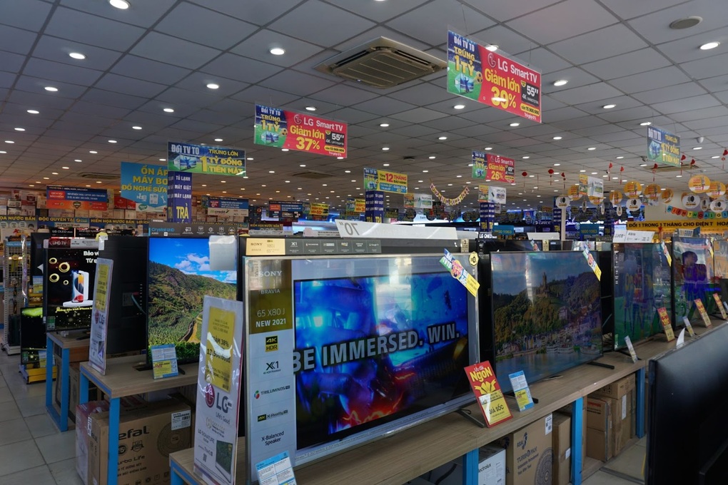 TV hạ giá mạnh mùa World Cup, có mẫu giảm tới 65 triệu đồng - 1 TV hạ giá mạnh mùa World Cup, có mẫu giảm tới 65 triệu đồng - 1