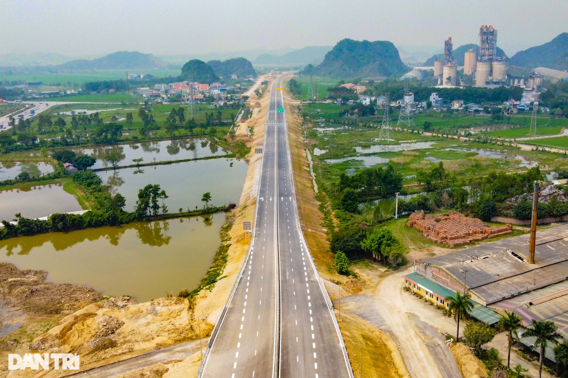 Cao tốc đoạn Ninh Bình - Thanh Hóa gấp rút về đích dịp 30/4 - 14 Cao tốc đoạn Ninh Bình - Thanh Hóa gấp rút về đích dịp 30/4 - 14