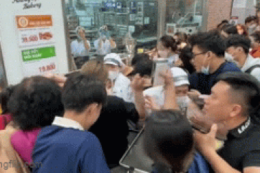 Cửa hàng bánh ra sao sau clip hàng trăm người TPHCM giành giật để được mua?