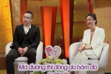 Có bầu, gọi người yêu không được, cô gái phi xe gặp thẳng bố chồng