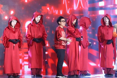 Đội thi giấu mặt gây tranh cãi tại "Thần tượng đối thần tượng 2022"