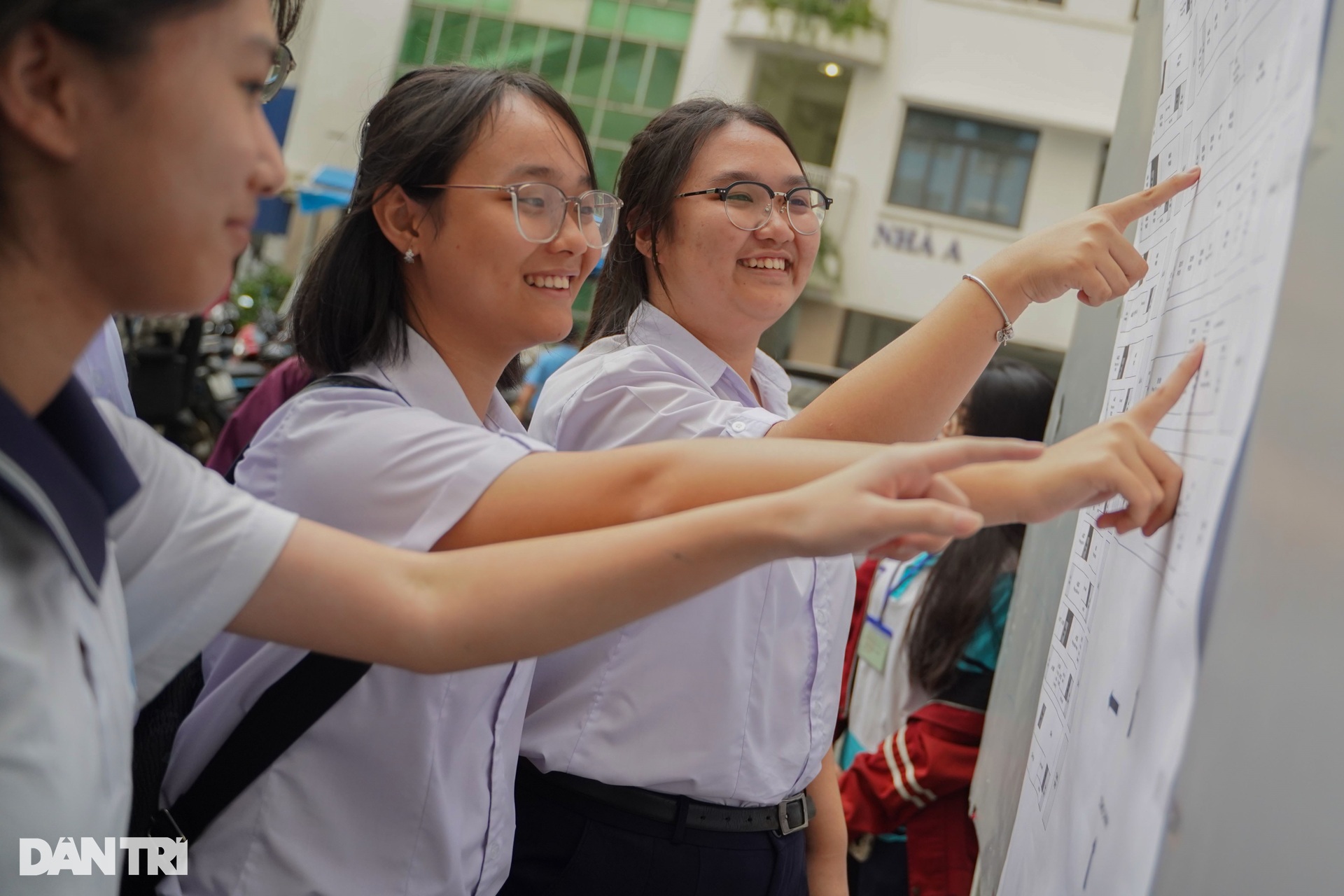បេក្ខជនជាង 3,500 នាក់ប្រកួតប្រជែងដើម្បីចូលរៀនថ្នាក់ទី 10 នៅវិទ្យាល័យអំណោយ - 3 Hơn 3.500 thí sinh tranh suất vào lớp 10 Trường Phổ thông Năng khiếu - 3