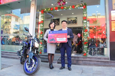 Sơn TOA trao giải cho khách hàng trúng xe Mô tô trong chương trình“Mua sơn TOA, trúng quà to”