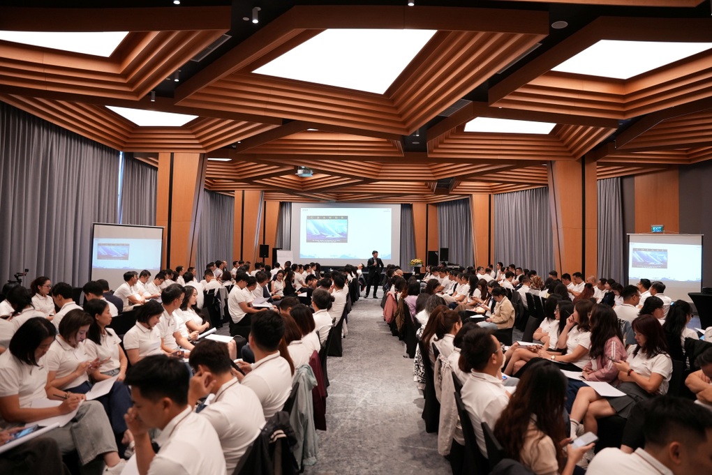 Văn Phú được vinh danh “Top 100 nơi làm việc tốt nhất Việt Nam 2025” của Anphabe - 3 Văn Phú được vinh danh “Top 100 nơi làm việc tốt nhất Việt Nam 2025” của Anphabe - 3