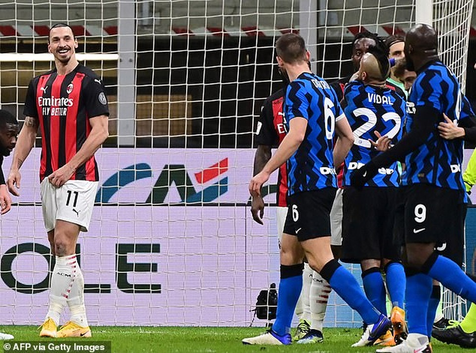Ibrahimovic ẩu đả với Lukaku trong ngày Inter Milan đánh bại AC Milan - 7 Ibrahimovic ẩu đả với Lukaku trong ngày Inter Milan đánh bại AC Milan - 7