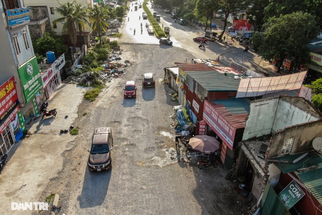 Hà Nội: Tuyến đường dài hơn 2 km lụt tiến độ gần 20 năm - 4 Hà Nội: Tuyến đường dài hơn 2 km lụt tiến độ gần 20 năm - 4