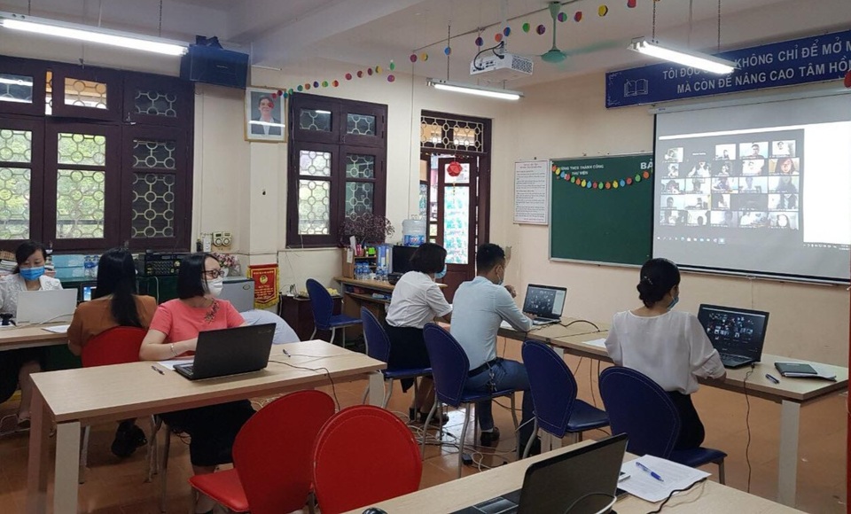 Hà Nội: Những tình huống bất ngờ ở buổi kiểm tra học kỳ trực tuyến đầu tiên - 2 Hà Nội: Những tình huống bất ngờ ở buổi kiểm tra học kỳ trực tuyến đầu tiên - 2