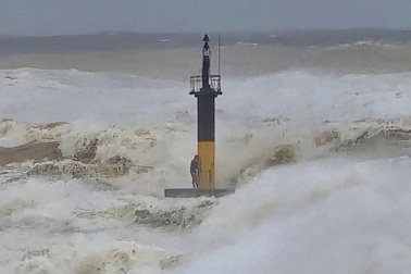 Vụ 2 tàu cá chìm trên biển: Ngư dân ôm phao giành giật sự sống giữa biển