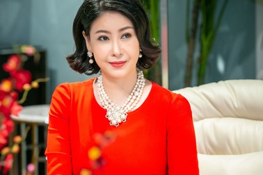 Hoa hậu Hà Kiều Anh đẹp mặn mà ở tuổi 43