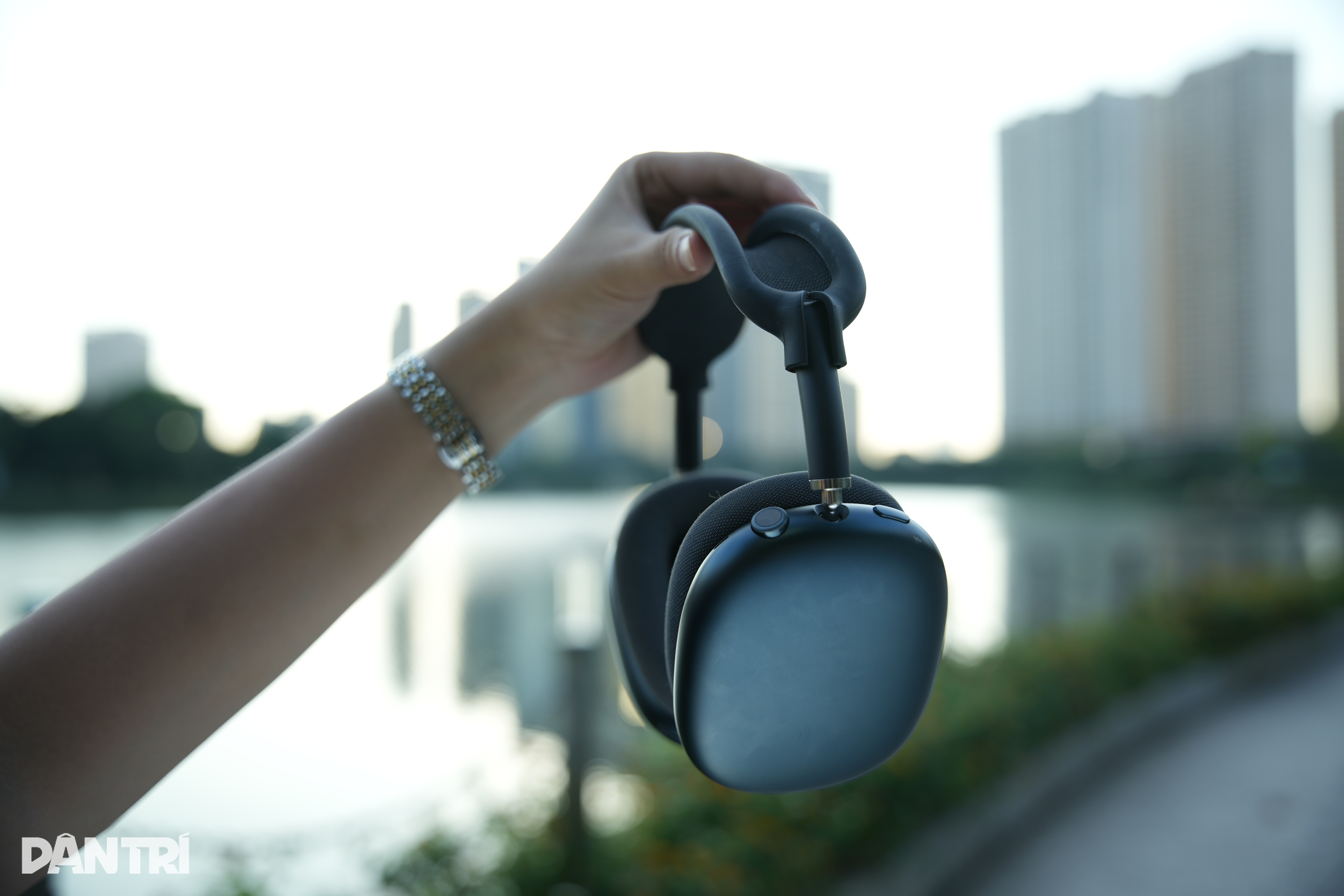 AirPods Max vẫn đắt sau 5 năm mở bán, liệu còn đáng mua? - 14