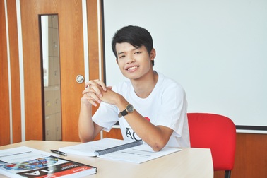 Quán quân Olympia 2014 chia sẻ kinh nghiệm nâng cao kỹ năng Anh ngữ