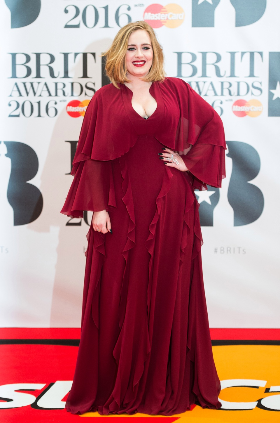 Adele tái xuất với vẻ ngoài cực khác lạ trên truyền hình - 8 Adele tái xuất với vẻ ngoài cực khác lạ trên truyền hình - 8