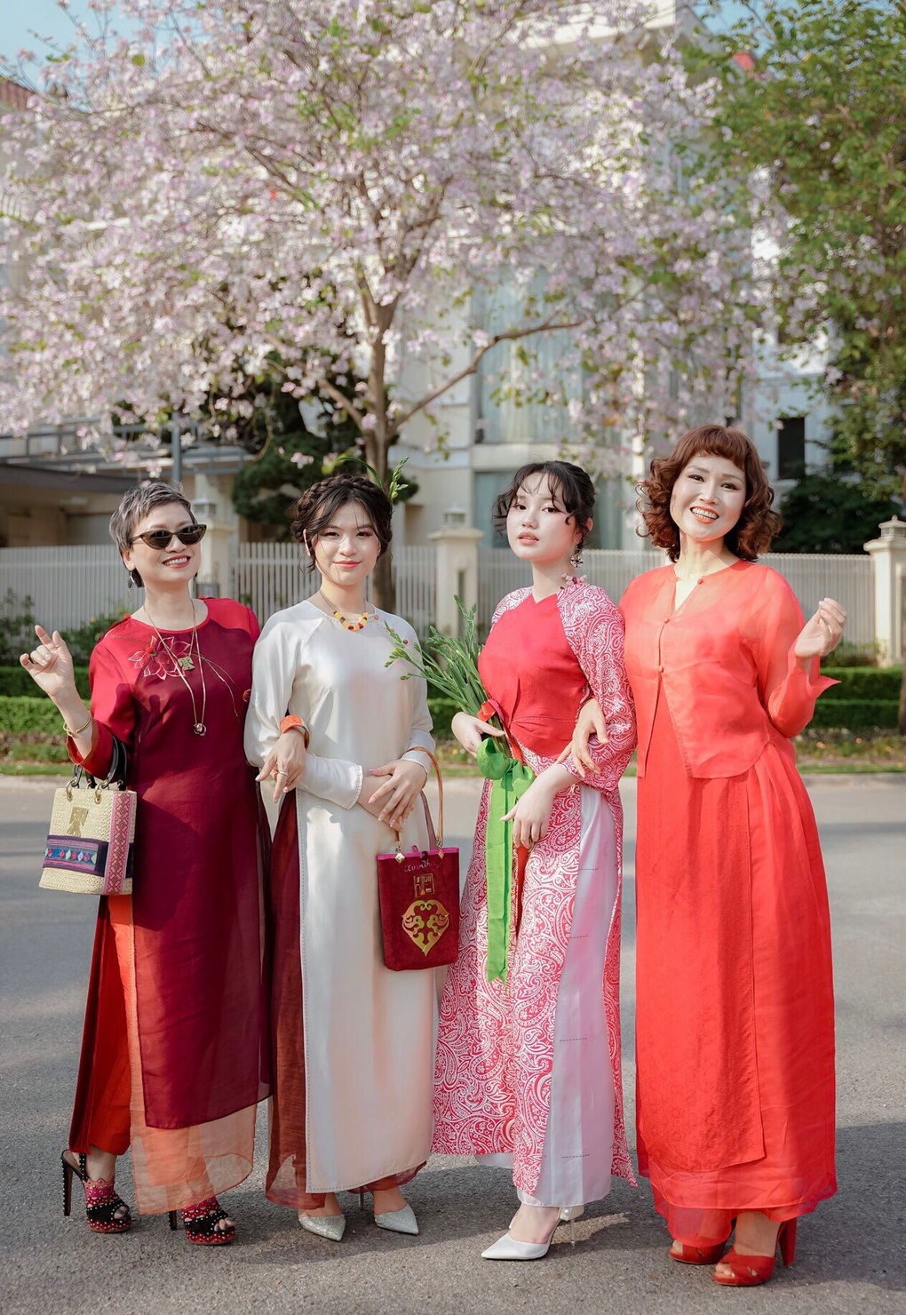 NTK Xuân Thu kể chuyện 3 thế hệ trong bộ sưu tập áo dài - 2 NTK Xuân Thu kể chuyện 3 thế hệ trong bộ sưu tập áo dài - 2
