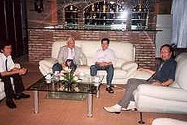 Đồng chí Nguyễn Minh Triết tiếp thân mật BTC cuộc thi 