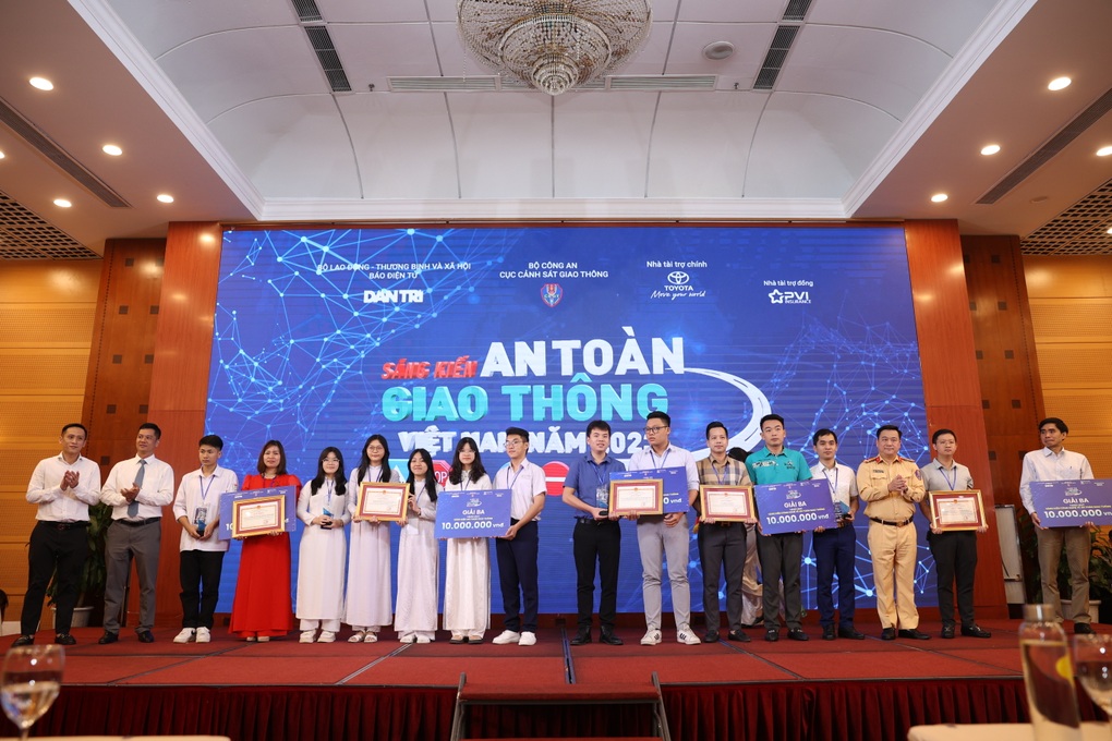 Cuộc thi Sáng kiến An toàn giao thông Việt Nam 2023 trao giải cho tác phẩm chiến thắng - 4