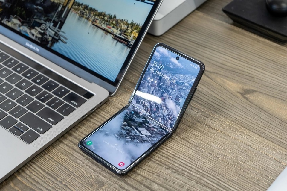Đặt trước Galaxy Z Flip nhận gói quà tặng dịch vụ cao cấp tại Viettel Store - 3 Đặt trước Galaxy Z Flip nhận gói quà tặng dịch vụ cao cấp tại Viettel Store - 3