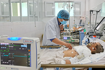 Chơi đùa với pháo tự chế, nhiều thanh niên bị mất tay, tàn phế