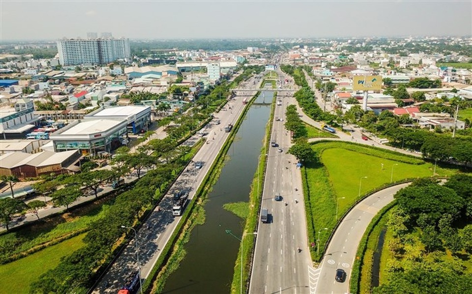 Khu Đông tăng giá chóng mặt, nhà đầu tư tìm về BĐS khu Tây? - 1 Khu Đông tăng giá chóng mặt, nhà đầu tư tìm về BĐS khu Tây? - 1