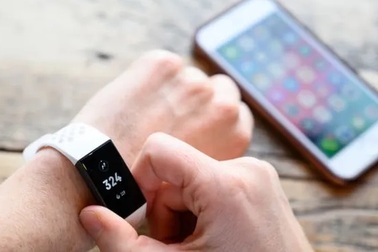 Cô gái phát hiện bạn trai ngoại tình nhờ vòng đeo tay thông minh