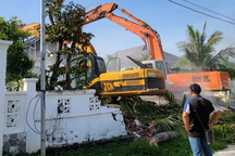 Cưỡng chế 2 biệt thự hàng nghìn m2 "mọc" trái phép ở Phú Quốc