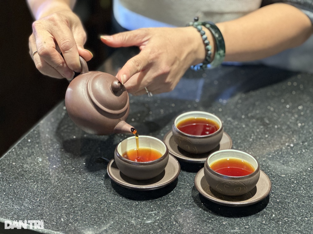 Phản ứng của khách Tây khi lần đầu uống thử trà shan tuyết Hoàng Su Phì - 3 Phản ứng của khách Tây khi lần đầu uống thử trà shan tuyết Hoàng Su Phì - 3