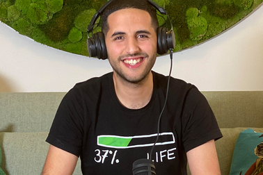 Vlogger nổi tiếng Nas Daily “đặt chân” lên Spotify