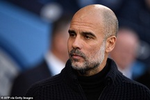 HLV Pep Guardiola phản ứng sau khi Man City vô địch Premier League