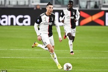 C.Ronaldo kêu gọi mọi người chung tay đẩy lùi Covid-19