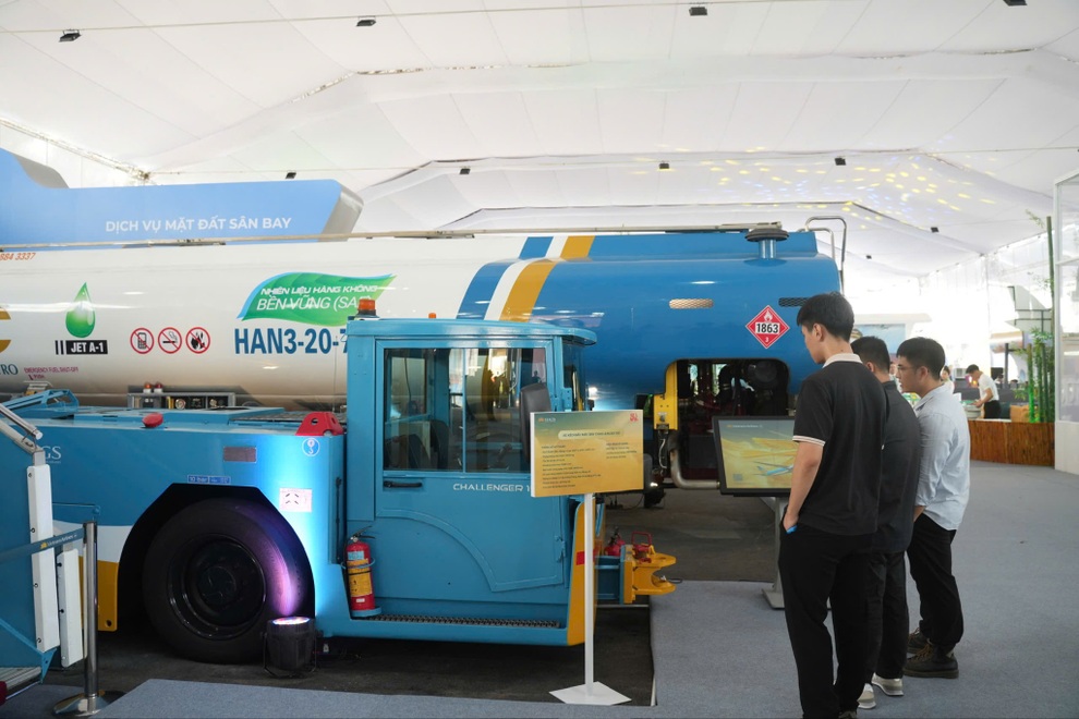Dấu ấn Vietnam Airlines tại Triển lãm “80 năm hành trình Độc lập - Tự do - Hạnh phúc” - 2 Dấu ấn Vietnam Airlines tại Triển lãm “80 năm hành trình Độc lập - Tự do - Hạnh phúc” - 2