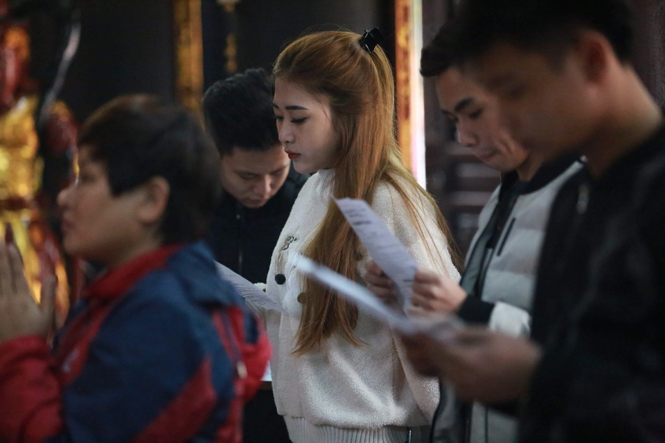 Ngôi chùa “chống ế” ở Hà Nội đông đúc nam thanh, nữ tú dịp Valentine - 8 Ngôi chùa “chống ế” ở Hà Nội đông đúc nam thanh, nữ tú dịp Valentine - 8