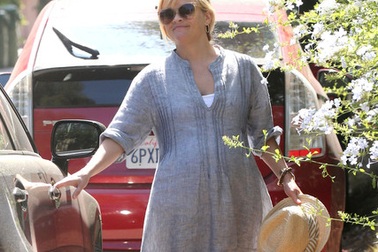 Reese Witherspoon sinh con thứ ba