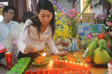 Chùm ảnh lễ cúng 49 ngày bé Nhân Ái 