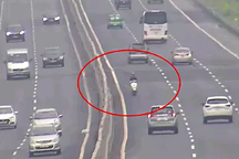 Hãi hùng xe máy chạy ngược chiều 10 kilomet trên cao tốc Hà Nội - Hải Phòng
