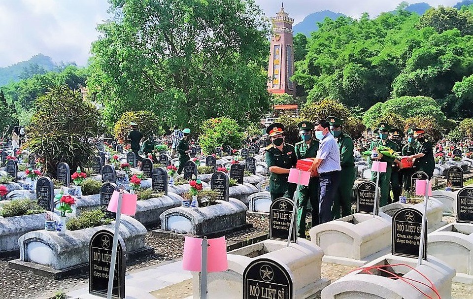 Tổ chức truy điệu, an táng 15 hài cốt liệt sĩ tại Nghĩa trang Đồng Tâm - 3 Tổ chức truy điệu, an táng 15 hài cốt liệt sĩ tại Nghĩa trang Đồng Tâm - 3