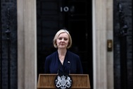 "Cú sảy chân" khiến bà Liz Truss khép lại nhiệm kỳ thủ tướng Anh chóng vánh
