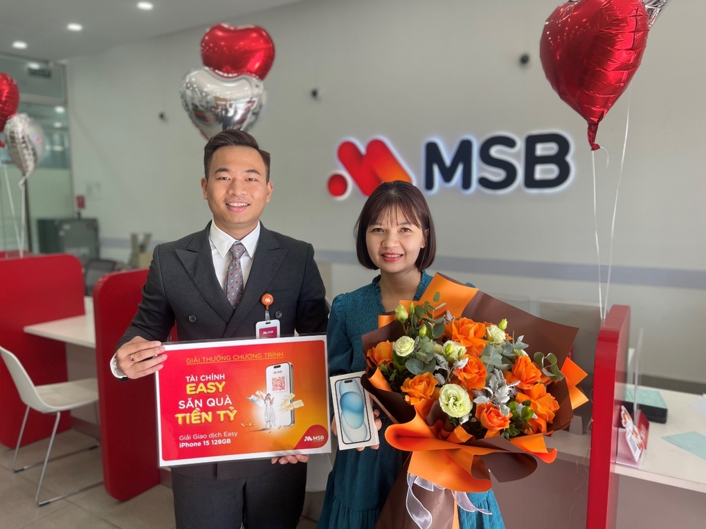 MSB trao 16 iPhone 15 cho khách hàng trúng thưởng - 1 MSB trao 16 iPhone 15 cho khách hàng trúng thưởng - 1