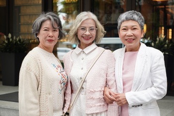 Tiết lộ thú vị về hội chị em tóc bạc "chất chơi" nhất Hà Nội